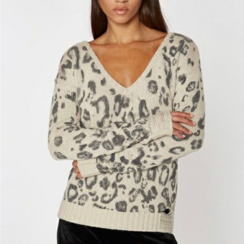 Pam and gela like new leopard animal print distressed v neck sweater small